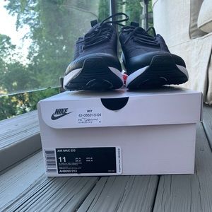 BRAND NEW! Air Max 270